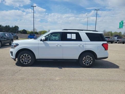 Used 2024 Ford Expedition XLT image 2