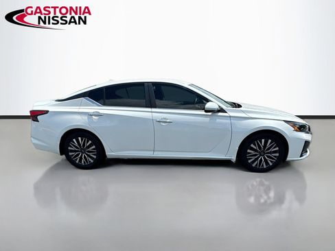 Used 2023 Nissan Altima 2.5 SV FWD image 10