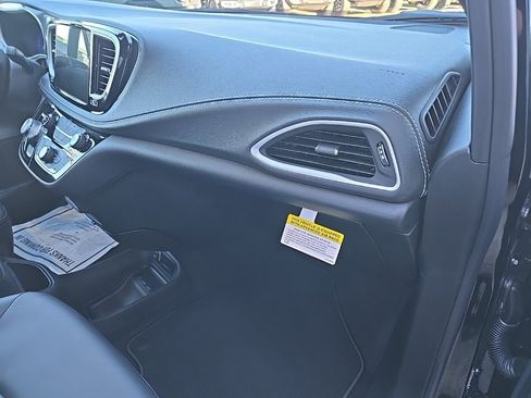 New 2026 Chrysler Pacifica Select w/ S Appearance Package image 72