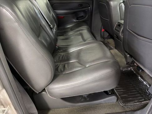 Used 2006 Chevrolet Silverado 2500 LT w/ Heavy-Duty Power Package image 32