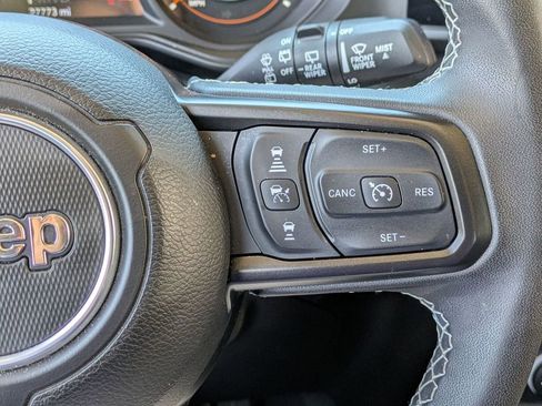 Used 2025 Jeep Wrangler Unlimited Rubicon AWD/4WD image 21