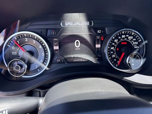 Used 2022 RAM 1500 Big Horn w/ Built-to-serve Edition image 6