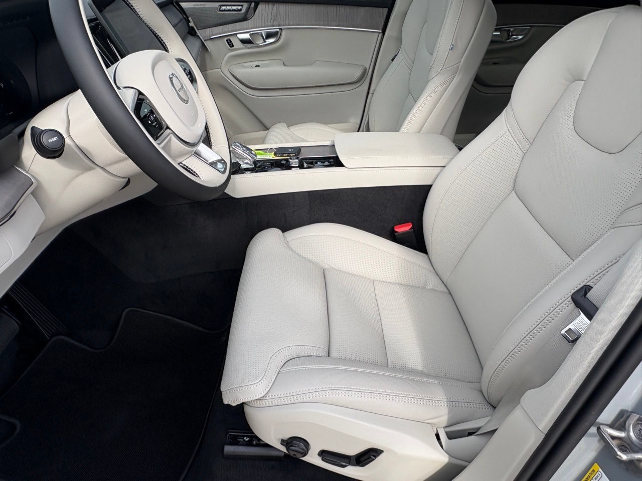 New 2026 Volvo XC90 B6 Ultra w/ Protection Package AWD/4WD image 16