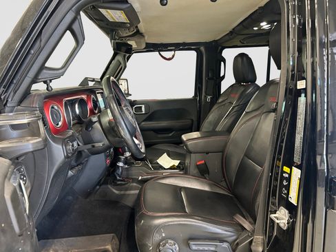 Used 2022 Jeep Wrangler Unlimited Rubicon w/ Cold Weather Group AWD/4WD image 11