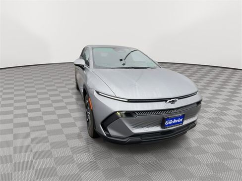 Used 2025 Chevrolet Equinox EV LT w/ Comfort Package image 2