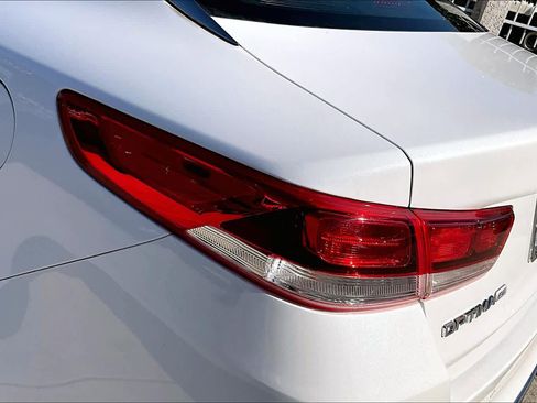 Used 2020 Kia Optima LX image 27