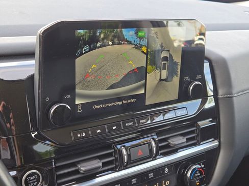 Used 2022 Nissan Pathfinder SL image 32