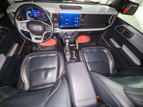 Used 2023 Ford Bronco Badlands image 11