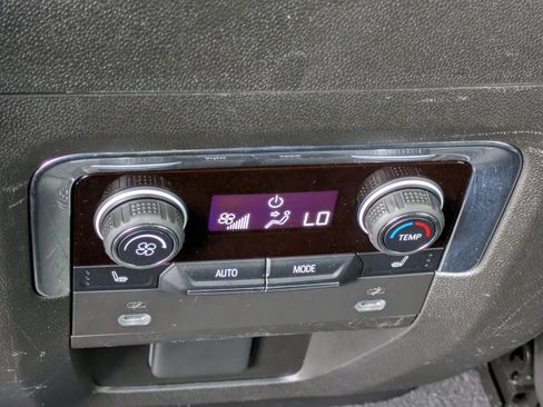Used 2022 Chevrolet Tahoe High Country RWD image 22