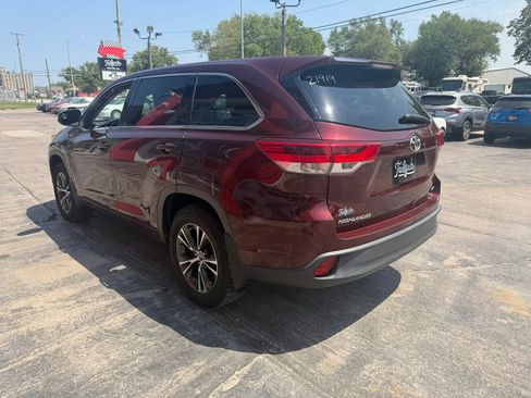 Used 2018 Toyota Highlander LE AWD/4WD image 5