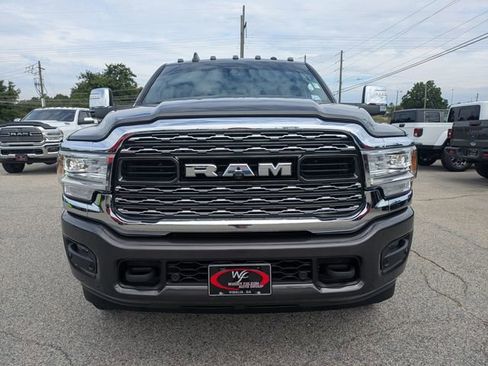 Used 2024 RAM 3500 Limited AWD/4WD image 9