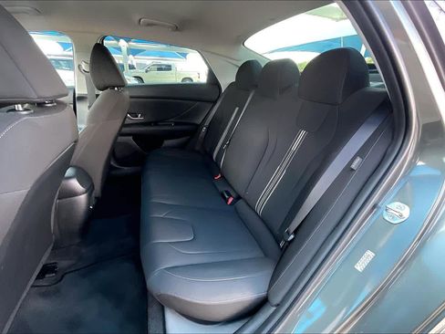 Used 2024 Hyundai Elantra SEL FWD image 19
