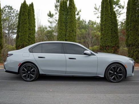 Used 2023 BMW 760i xDrive w/ Executive Package image 8