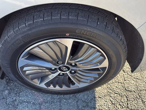 Used 2020 Hyundai Ioniq SEL image 9