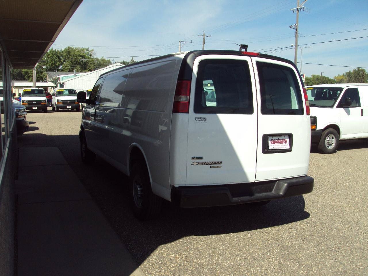 Used 2011 Chevrolet Express 3500 Extended w/ Power Package RWD image 2