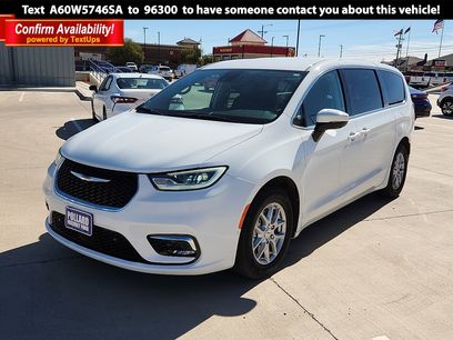 Used 2023 Chrysler Pacifica Touring-L