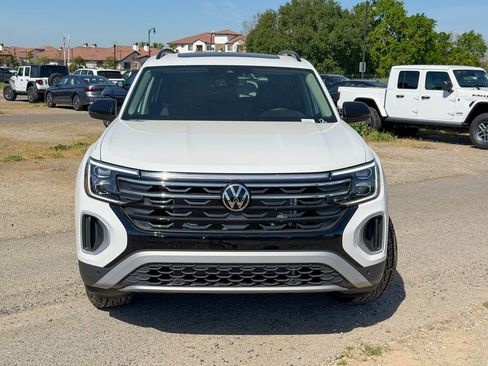 New 2026 Volkswagen Atlas Peak Edition image 4