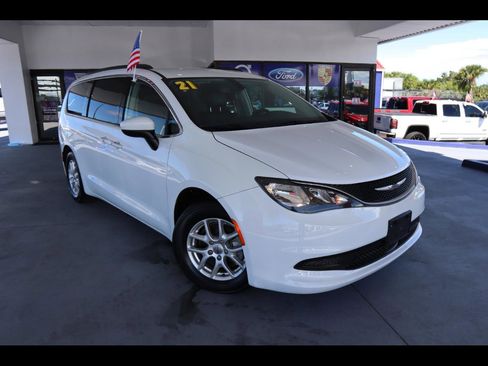 Used 2021 Chrysler Voyager Lxi image 1