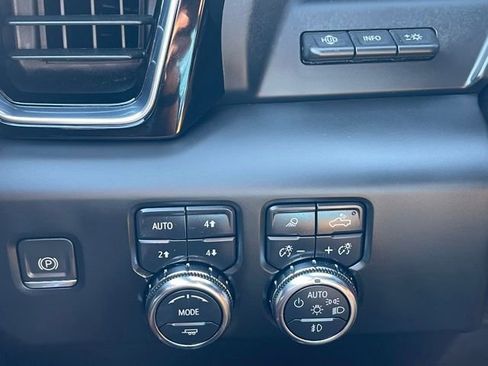 Used 2024 GMC Sierra 1500 Denali Ultimate AWD/4WD image 19