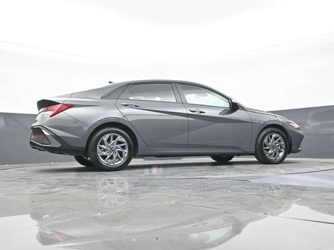 Used 2025 Hyundai Elantra Hybrid FWD image 49