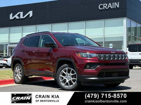 Used 2022 Jeep Compass Latitude AWD/4WD image 1