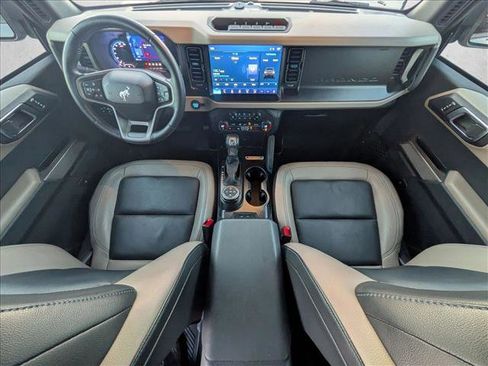 Used 2023 Ford Bronco Wildtrak image 17