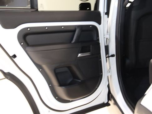 Used 2025 Land Rover Defender 110 S image 54