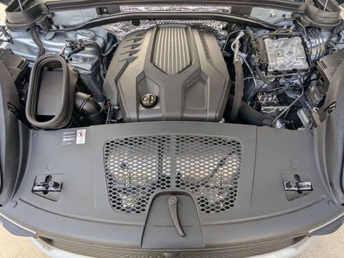 Certified 2026 Porsche Macan AWD/4WD image 28