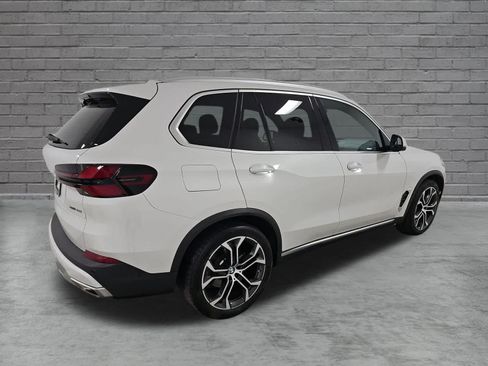 Used 2025 BMW X5 xDrive40i w/ Parking Assistance Package AWD/4WD image 4