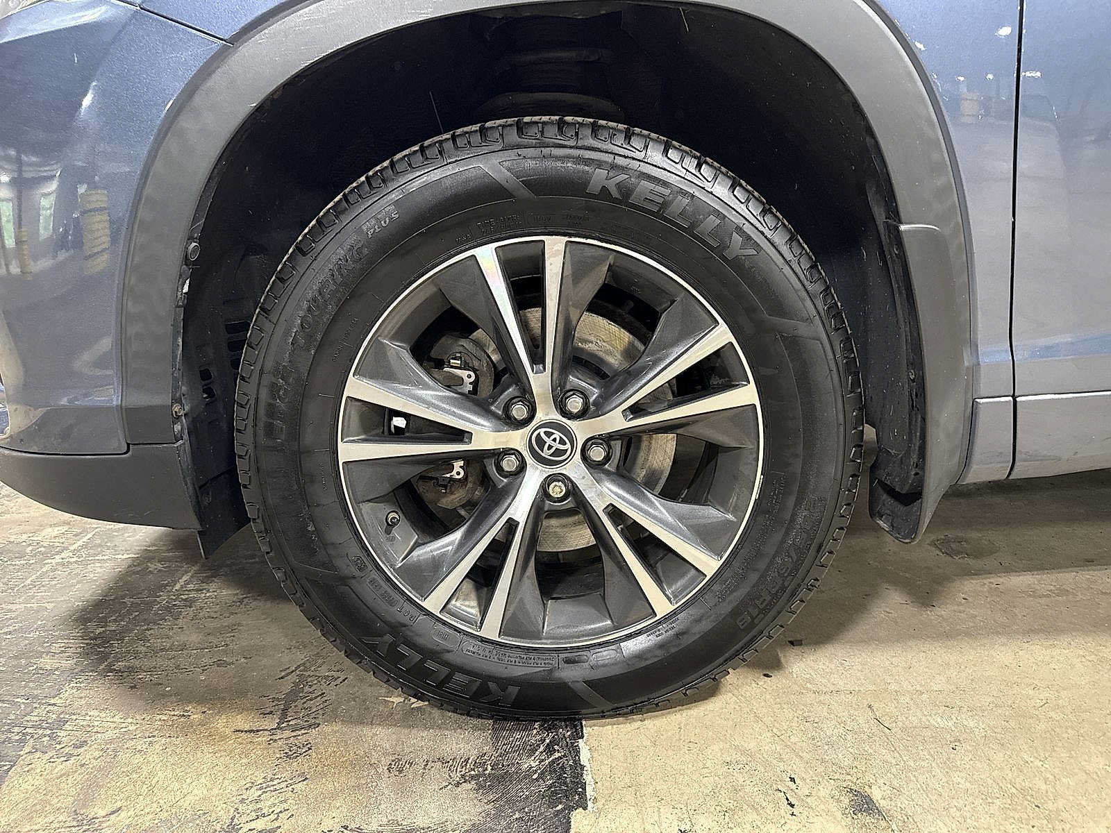 Certified 2017 Toyota Highlander Plus w/ Carpet Mat Package AWD/4WD image 10