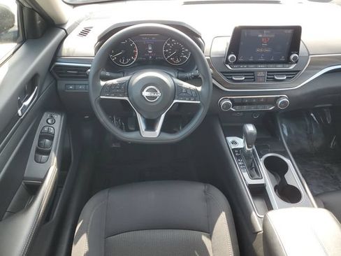 Used 2024 Nissan Altima 2.5 SV FWD image 24