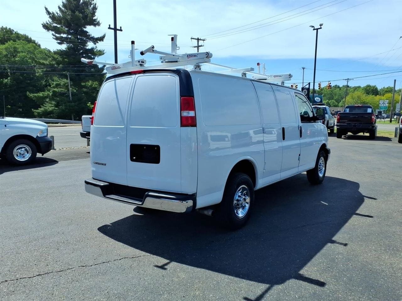 Used 2022 Chevrolet Express 2500 w/ Driver Convenience Package RWD image 5
