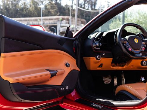 Certified 2018 Ferrari 488 Spider RWD image 33