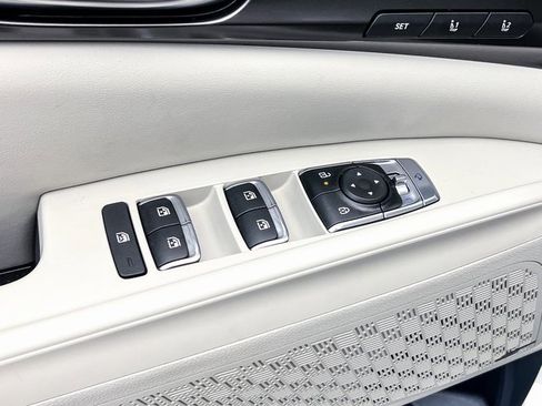 Used 2025 Kia Carnival SX Prestige image 22