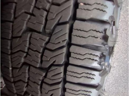 Used 2025 Nissan Rogue SV image 27