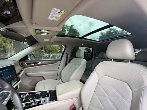 Used 2025 Volkswagen Atlas SE FWD image 20