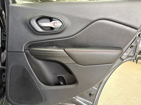 Used 2016 Jeep Cherokee Trailhawk w/ Comfort/Convenience Group image 30