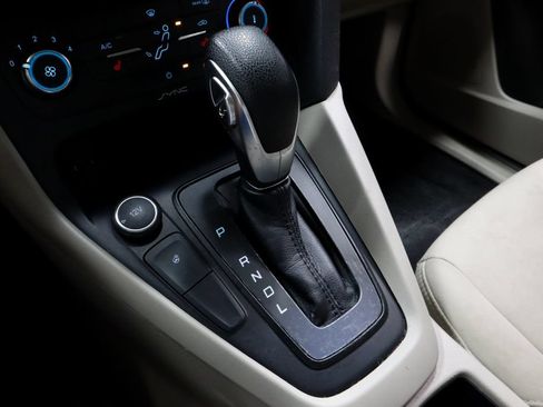 Used 2017 Ford Focus SE w/ Cold Weather Package FWD image 32