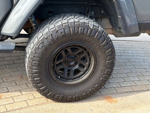 Used 2021 Jeep Gladiator Overland w/ Popular Equipment Package image 12