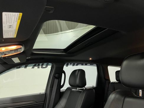 Used 2019 Jeep Grand Cherokee Altitude image 12