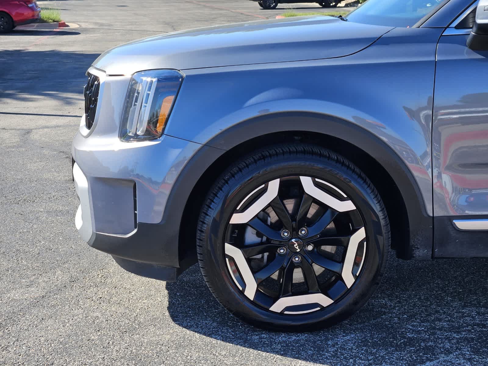Certified 2024 Kia Telluride EX w/ EX Captain's Chair Package AWD/4WD image 7