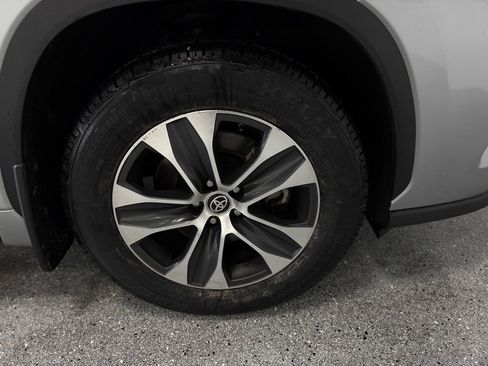Used 2022 Toyota Highlander LE image 32