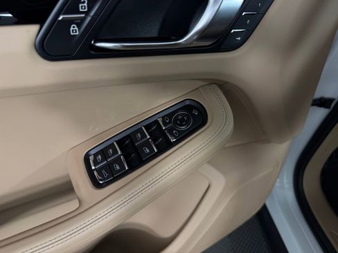 Certified 2026 Porsche Macan AWD/4WD image 21