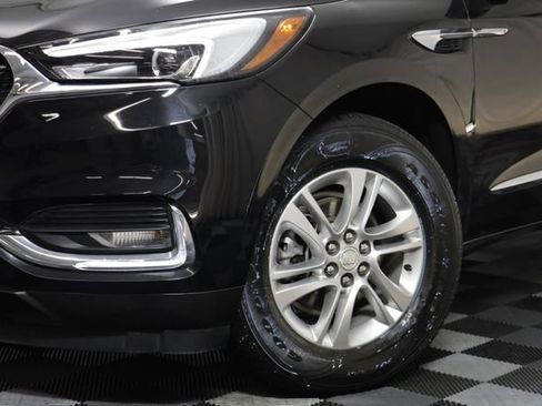 Used 2020 Buick Enclave Essence image 3