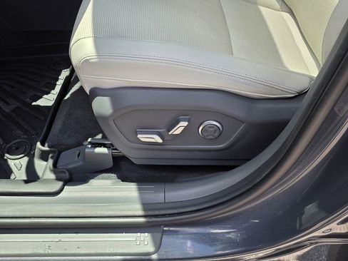 Used 2025 Hyundai Santa Fe Limited FWD image 19