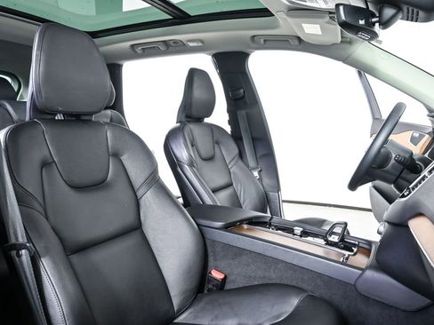 Used 2023 Volvo XC90 B5 Plus image 25