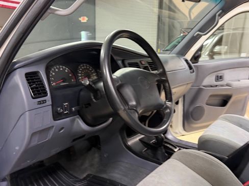 Used 2000 Toyota 4Runner SR5 w/ Upgrade Value Pkg 4 AWD/4WD image 26