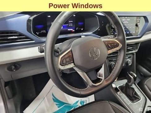 Used 2022 Volkswagen Taos SE FWD image 11