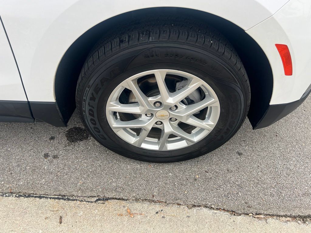 Used 2024 Chevrolet Equinox LT AWD/4WD image 12