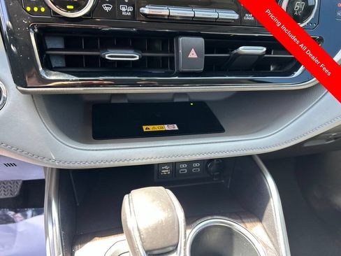 Used 2023 Toyota Highlander Limited FWD image 13